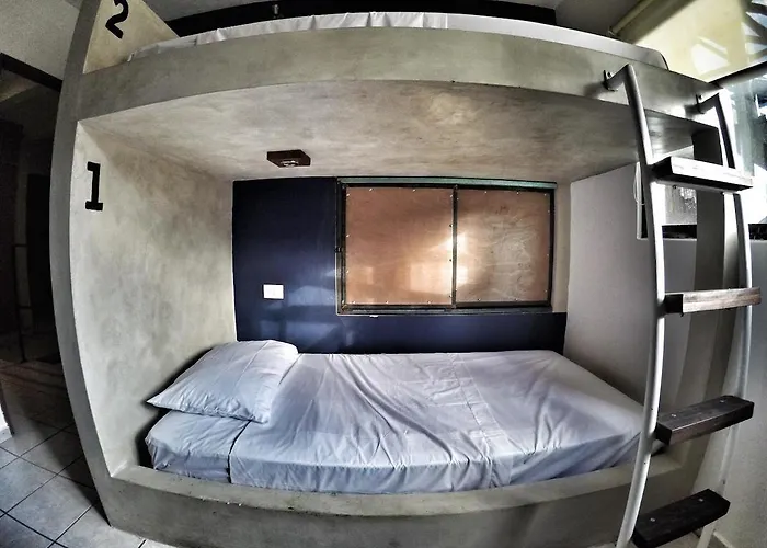 Lobo De Mar Hostel *